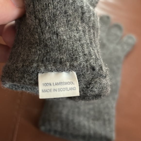 Grey 💯 % lambswool gloves (made in Scotland) - Picture 2 of 4